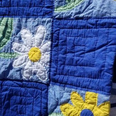 Lot 2-426: Vintage Queen/Full Size Flower ThemeBedspread