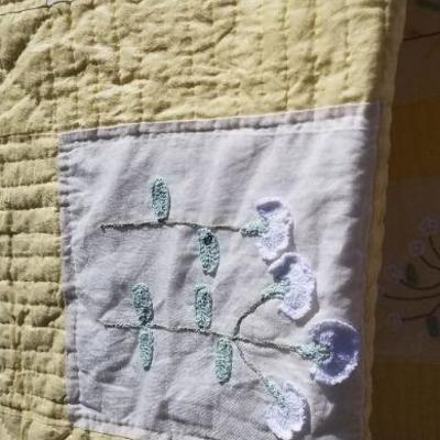 Lot 2-427: Vintage Queen/Full Size FLOWER Theme Yellow & White Bedspread
