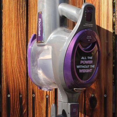 Lot 2-452: Rocketâ„¢ Vacuum Cleaner w/ Accessories TESTED A+