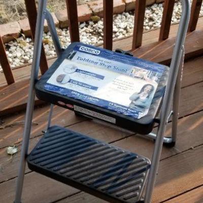 Lot 2-466: COSCO Folding Step Ladder