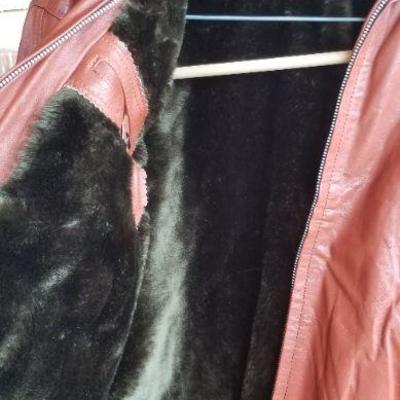Lot 2-473: Vintage KanGaRoo Jacket Size LARGE Soft Lining