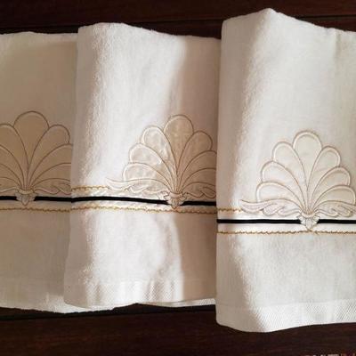 Lot 2-515: Vintage (3) Bath Towels