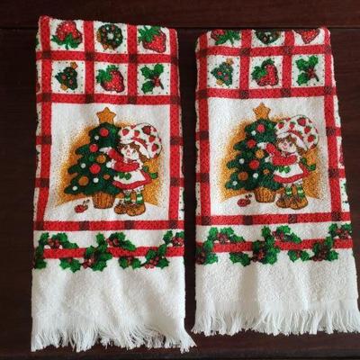Lot 2-519: Vintage 1981 New with Tags Strawberry Shortcake Christmas Hand Towels (2)