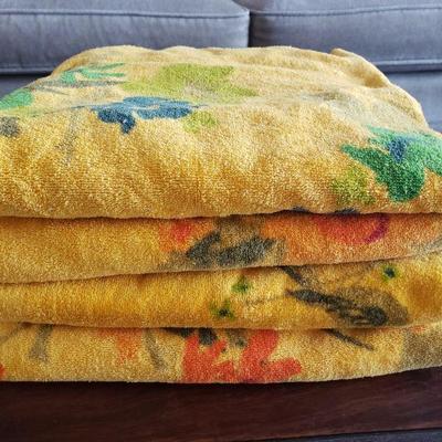 Lot 2-525: Mid Century Towels (4 total, 2 Orange & Red, 2 Blue & Green)