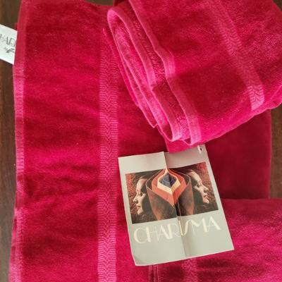 Lot 2-524: Vintage New with Tag Red Fieldcrest Towel Set