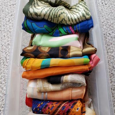Lot 2-526: Scarves Lot (10)