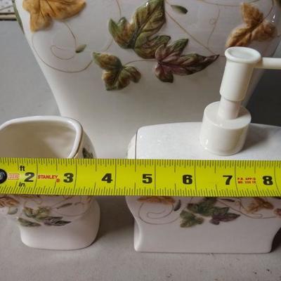 Lot 211- 3 Piece Ceramic Bathroom Set