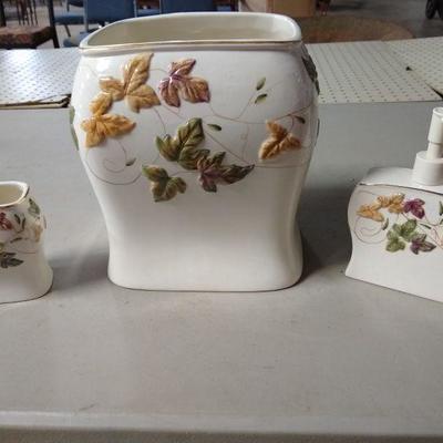 Lot 211- 3 Piece Ceramic Bathroom Set