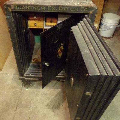 B-3  ANTIQUE COMBINATION FLOOR SAFE