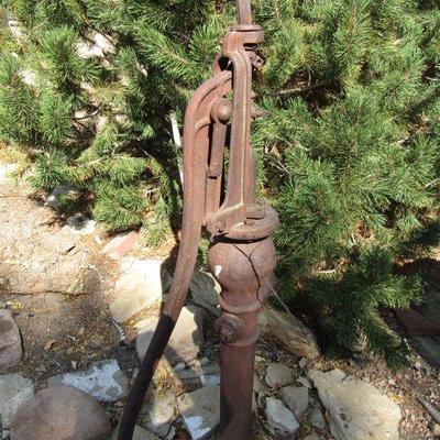 Y-1  ANTIQUE CAST IRON WATER PUMP