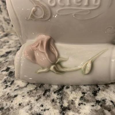 LLadro society scroll 