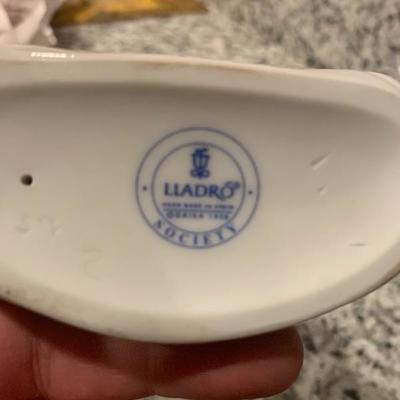 LLadro society scroll 