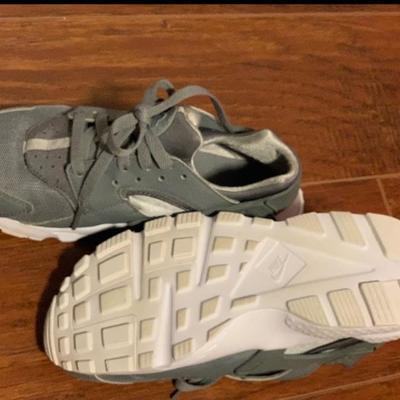 Nike huaraches grey youth 6