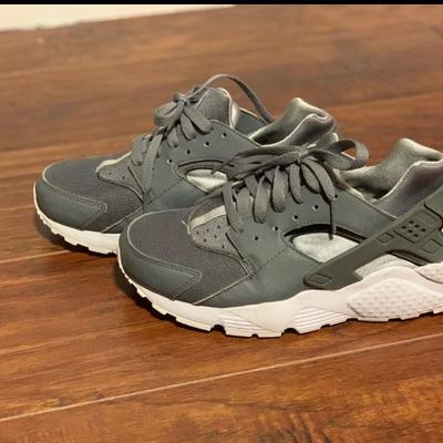 Nike huaraches grey youth 6