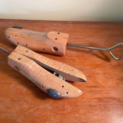 B2: Wood Shoe Stretcher