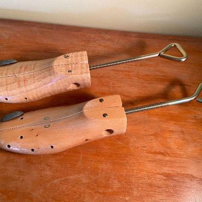 B2: Wood Shoe Stretcher