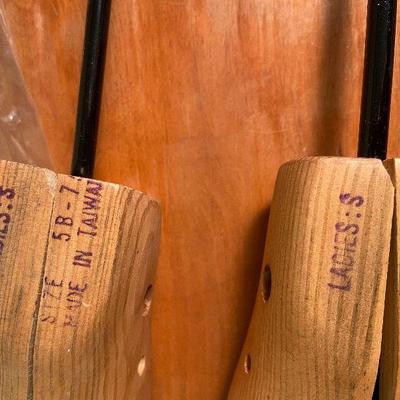B4: Wood Shoe Stretcher