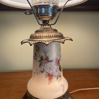B7: Glass Floral Electric Lamp (Gone with the Wind Style)