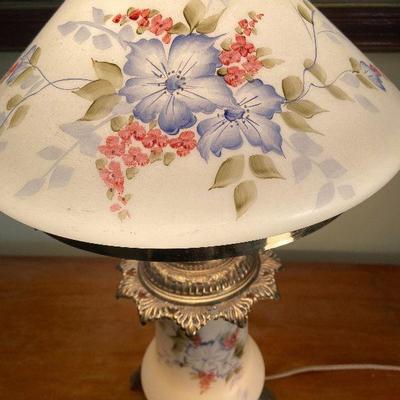 B7: Glass Floral Electric Lamp (Gone with the Wind Style)