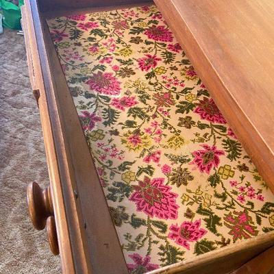 B10: 5 Drawer Colonial Wood Dresser