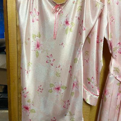 BC11: Morgan Taylor Intimates Night Dress And Robe