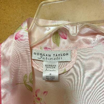 BC11: Morgan Taylor Intimates Night Dress And Robe