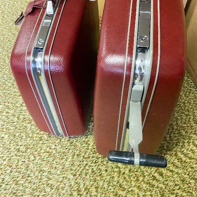 BC18: Samsonite Vintage Red Luggage (looks New)