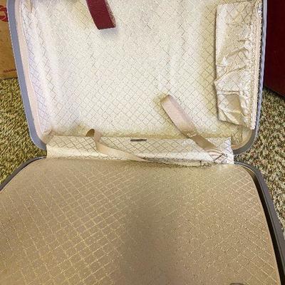 BC18: Samsonite Vintage Red Luggage (looks New)