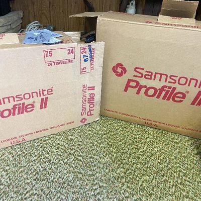 BC18: Samsonite Vintage Red Luggage (looks New)