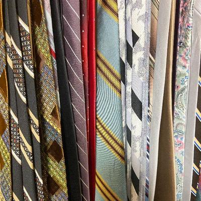 BC19: Vintage Tie Lot with Tie Bar