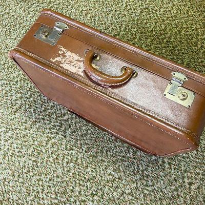 BC22: Vintage Travel Case