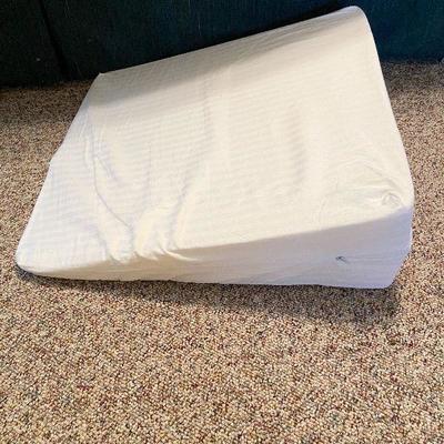 M80: Pair Of Pillows