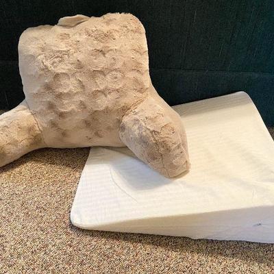 M80: Pair Of Pillows