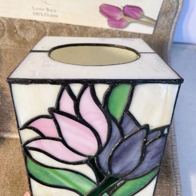 M72: Lot Of Bathroom Accesories 