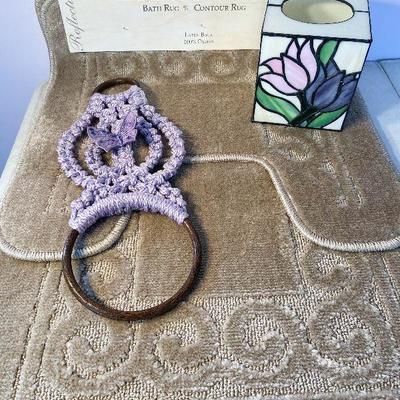 M72: Lot Of Bathroom Accesories 