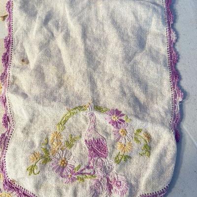M77: Vintage Hankies With Embroidary 