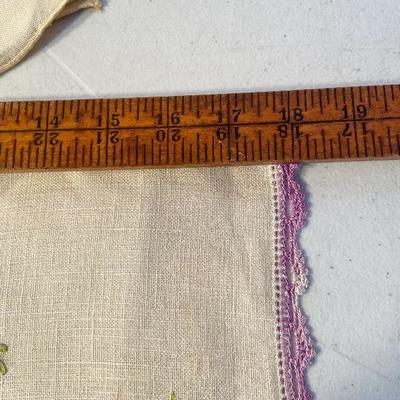 M77: Vintage Hankies With Embroidary 
