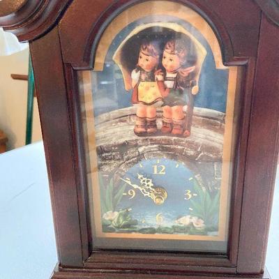 K90: Hummel Stormy Weather Clock, Collectors books and more