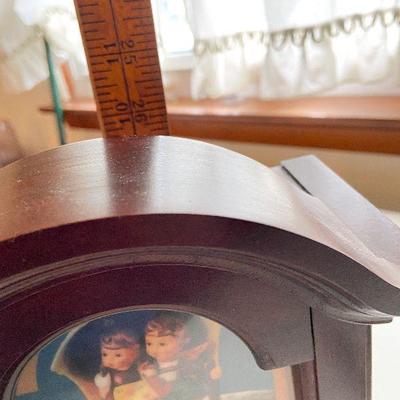 K90: Hummel Stormy Weather Clock, Collectors books and more