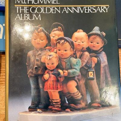 K90: Hummel Stormy Weather Clock, Collectors books and more