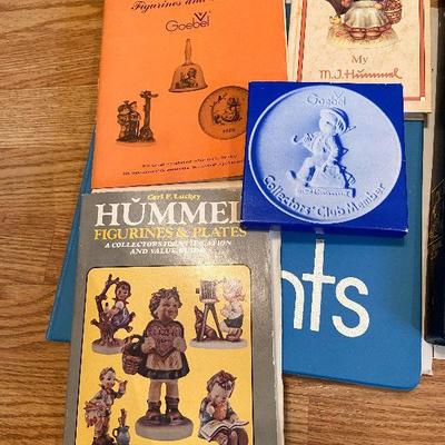 K90: Hummel Stormy Weather Clock, Collectors books and more
