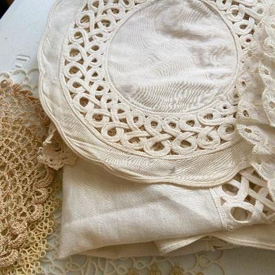 K97:  Vintage Doilies and Linens Lot