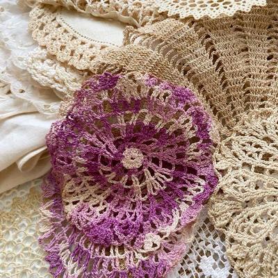 K97:  Vintage Doilies and Linens Lot