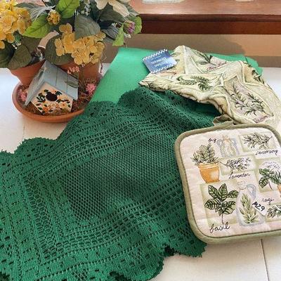 K99: Birdhouse Floral Arrangements, Herb Kitchen Towel/Potholder