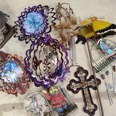 C65:  Humming Bird and Butterfly Wind Spinners and Outdoor Decor