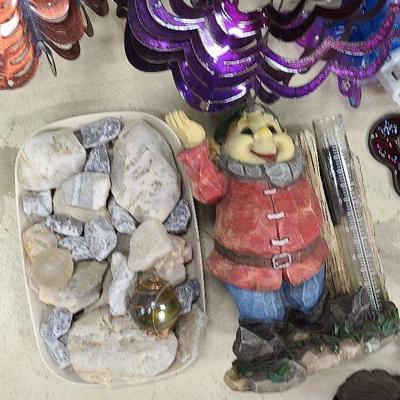 C65:  Humming Bird and Butterfly Wind Spinners and Outdoor Decor