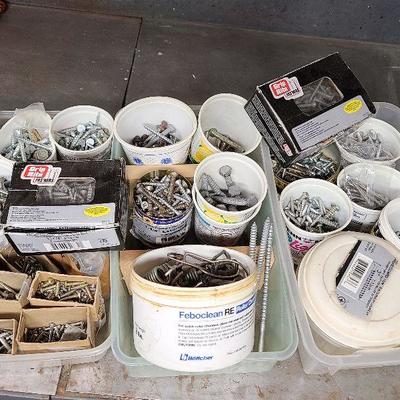 W45: Box Lot of Screws and Fixings 3