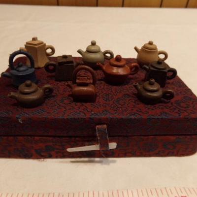 H-29  HAND BLOWN PELICAN AND MINIATURE CLAY POTS