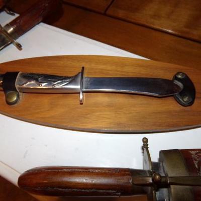 H-44  CARVING KNIVES & FORKS, FIXED BLADE KNIFE