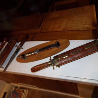 H-44  CARVING KNIVES & FORKS, FIXED BLADE KNIFE